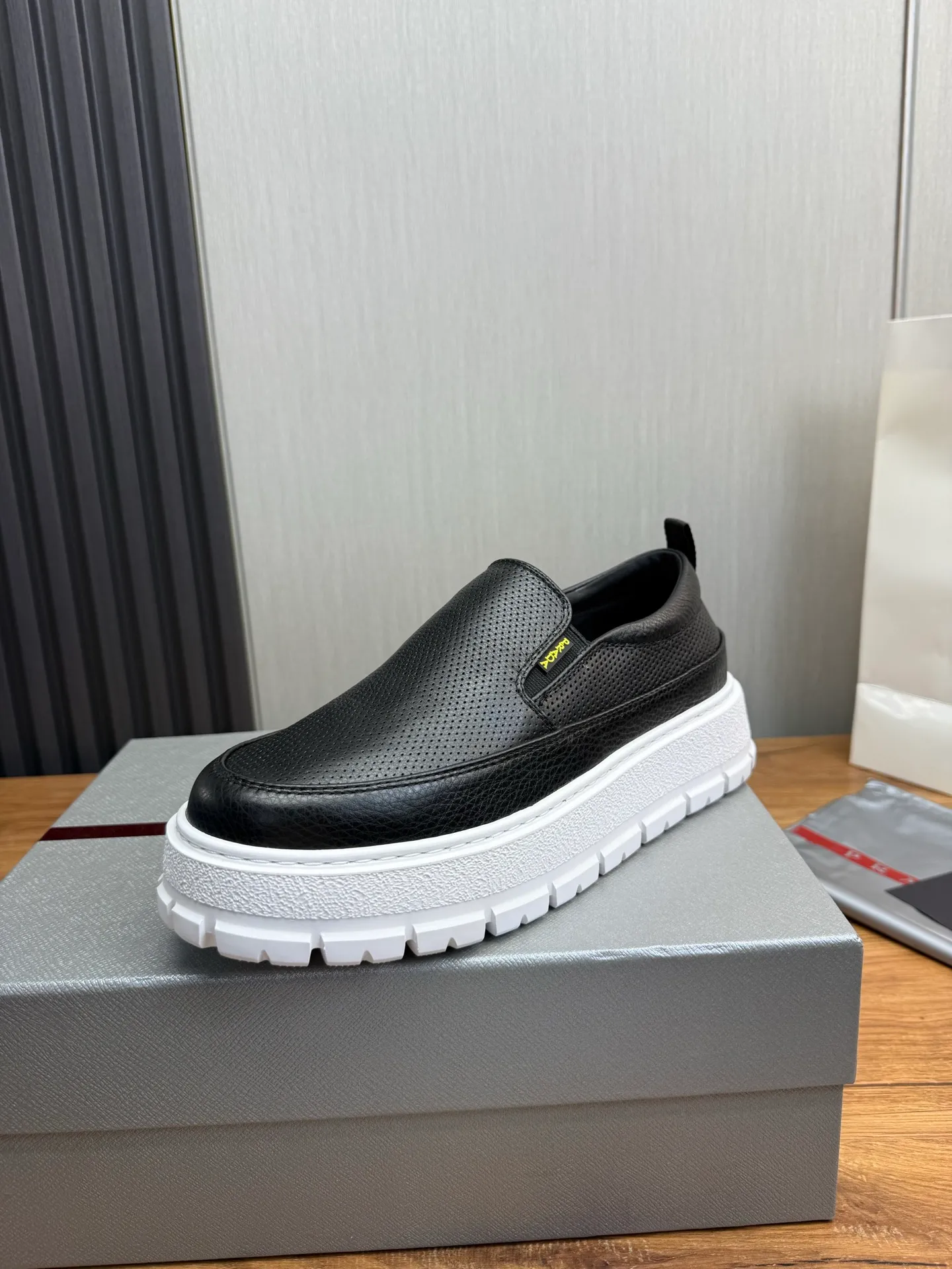 Men's shoes 💰580💰 [PRADA] Men's shoes are popular in the counter, official website is synchronized, 1 high-quality shipment ✔️Imported cowhide punching + cowhide lining, 1🆚1 replica, original sole, 38-45 (45 customized, non-refundable)